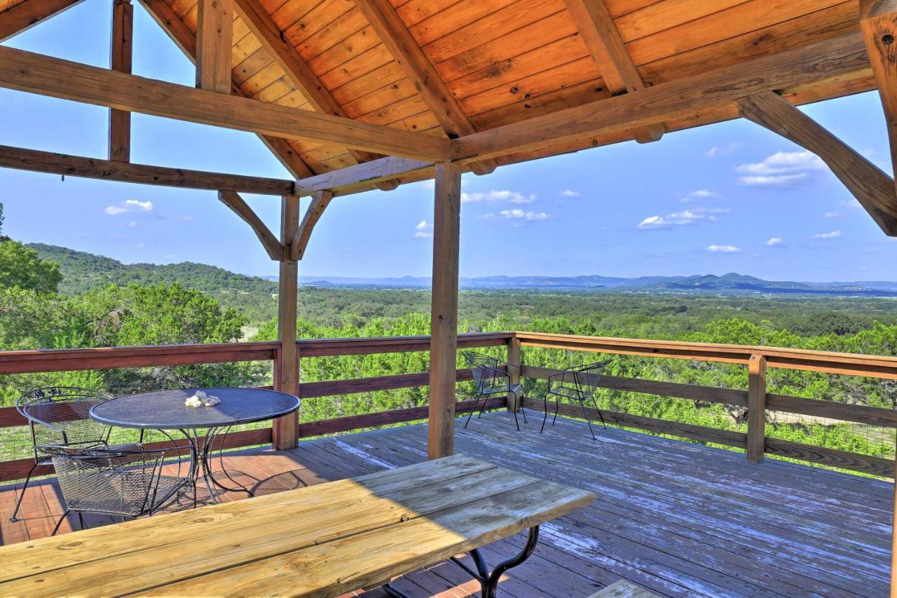 Utopia Family Home With Mountain Viewing Deck! Екстер'єр фото